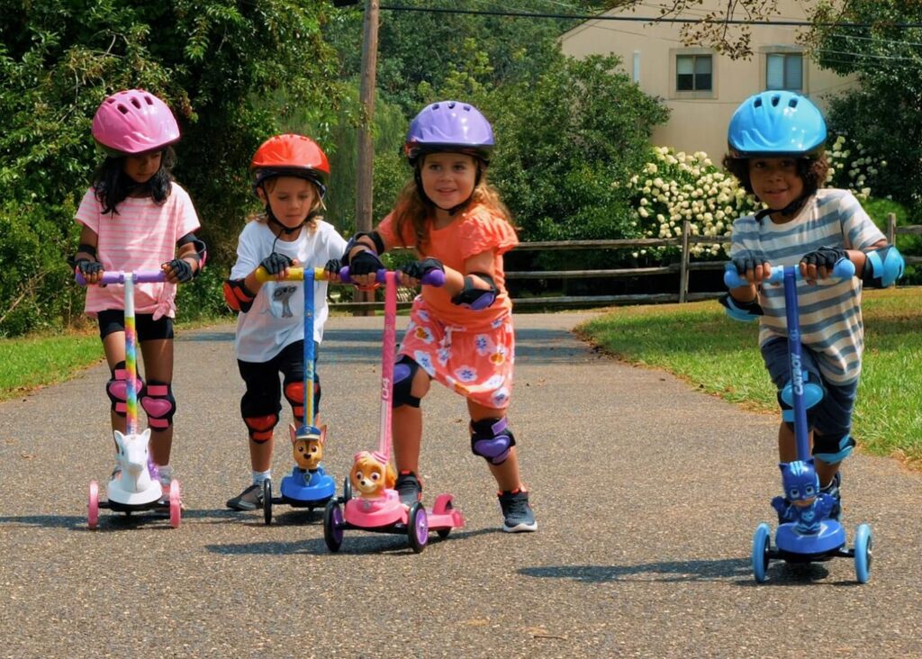 Scooter for Kids Ages 3-5 - Extra Wide Deck  Foot Activated Brake, 3 Wheel Self Balancing Kids Toys for Boys  Girls